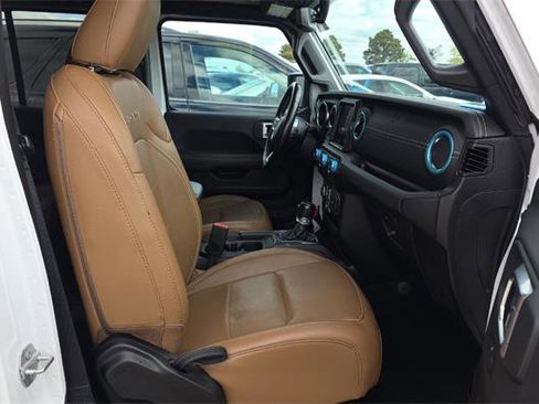 Used 2023 Jeep Wrangler Unlimited Sahara w/ Cold Weather Group AWD/4WD image 10