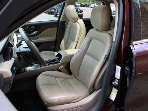 Used 2020 Lincoln Corsair AWD w/ Premium Package image 12
