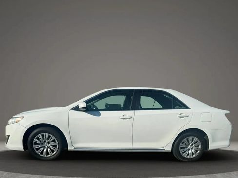 Used 2012 Toyota Camry LE FWD image 2