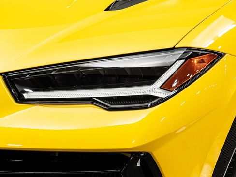 Used 2023 Lamborghini Urus Performante image 11