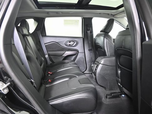 Used 2022 Jeep Cherokee Limited image 16