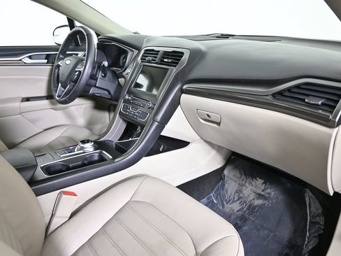 Used 2017 Ford Fusion SE w/ Fusion SE Technology Package FWD image 15