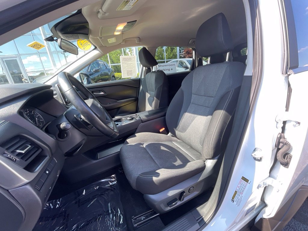 Certified 2025 Nissan Rogue SV AWD/4WD image 17