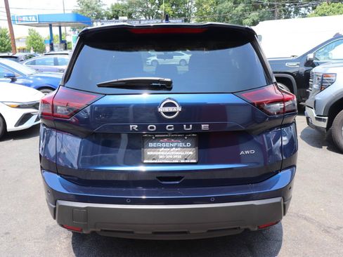 Used 2026 Nissan Rogue SV AWD/4WD image 4