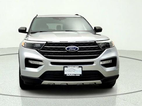 Used 2020 Ford Explorer XLT w/ Equipment Group 202A AWD/4WD image 2