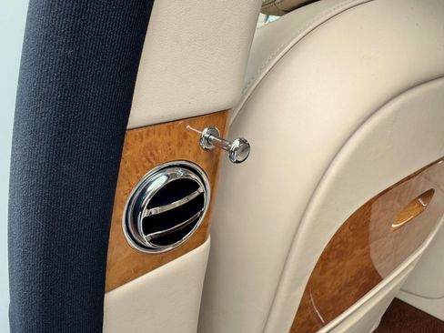 Used 2013 Bentley Mulsanne image 30