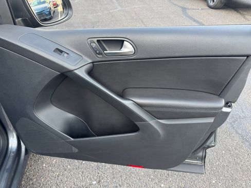 Used 2017 Volkswagen Tiguan S image 16