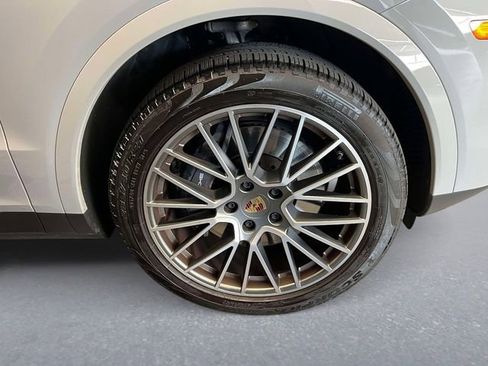 Used 2022 Porsche Cayenne Platinum Edition AWD/4WD image 8