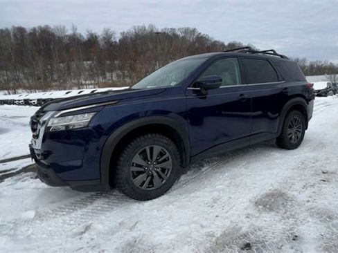 Used 2022 Nissan Pathfinder SV image 4