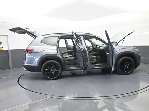 Used 2024 Volkswagen Atlas SE w/ Panoramic Sunroof Package FWD image 72