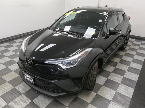 Used 2018 Toyota C-HR XLE FWD image 6