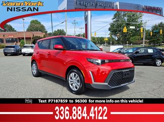 Used 2023 Kia Soul LX image 1