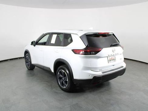 Certified 2024 Nissan Rogue SV FWD image 4