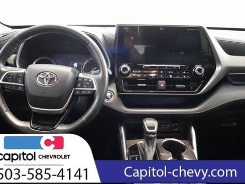 Used 2022 Toyota Highlander Limited AWD/4WD image 15