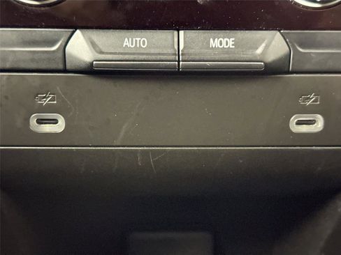 Used 2024 GMC Yukon XL SLT image 34