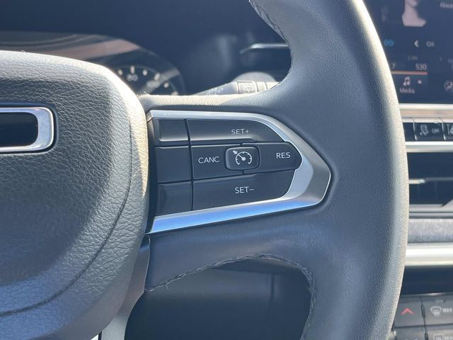 Used 2024 Jeep Compass Latitude AWD/4WD image 30