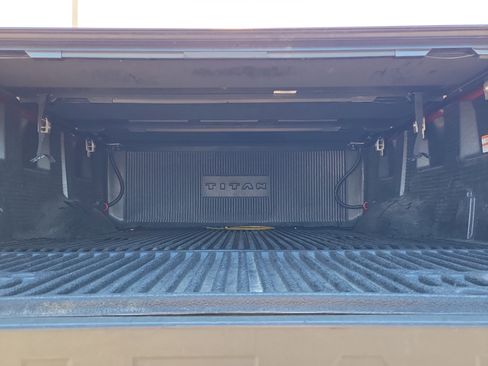 Used 2021 Nissan Titan SV w/ SV Convenience Package image 10