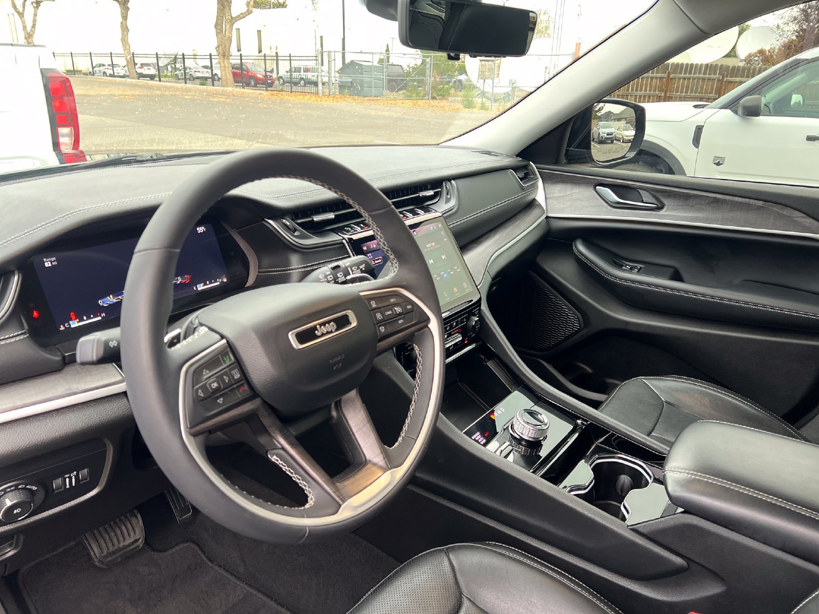 Used 2023 Jeep Grand Cherokee L Limited w/ Luxury Tech Group II AWD/4WD image 21