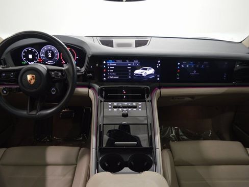 Certified 2025 Porsche Panamera image 37