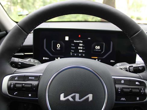 New 2025 Kia K5 EX image 27