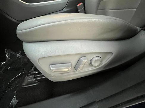 Used 2020 Toyota Highlander XLE AWD/4WD image 44