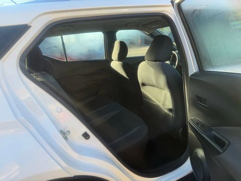 Used 2019 Nissan Kicks S image 27