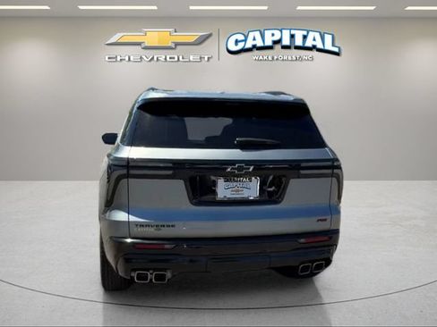 Used 2024 Chevrolet Traverse RS FWD image 4