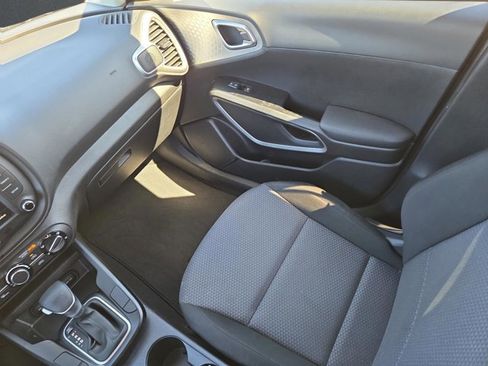 Used 2025 Kia Soul LX w/ LX Technology Package image 13