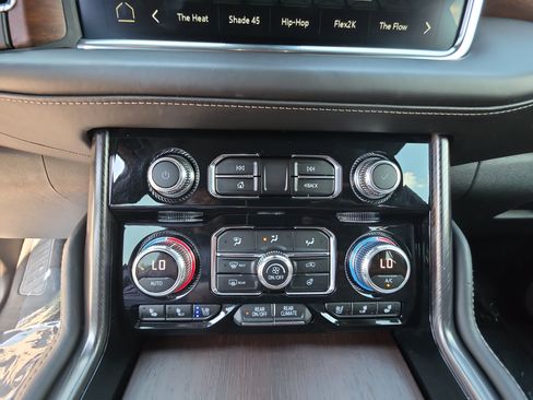 Used 2023 GMC Yukon Denali Ultimate AWD/4WD image 22