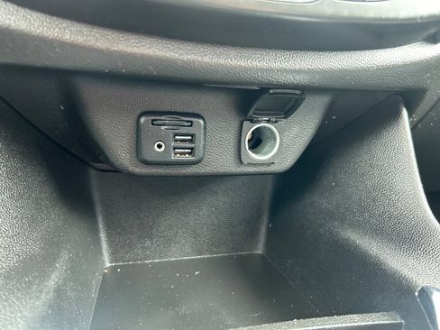 Used 2021 Chevrolet Traverse LT w/ LT Premium Package AWD/4WD image 30