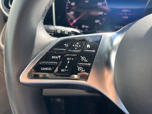 Used 2025 Mercedes-Benz GLC 350e 4MATIC image 27