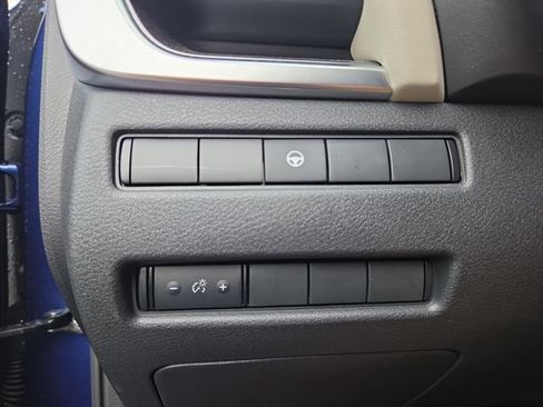 Used 2023 Nissan Rogue SV AWD/4WD image 25