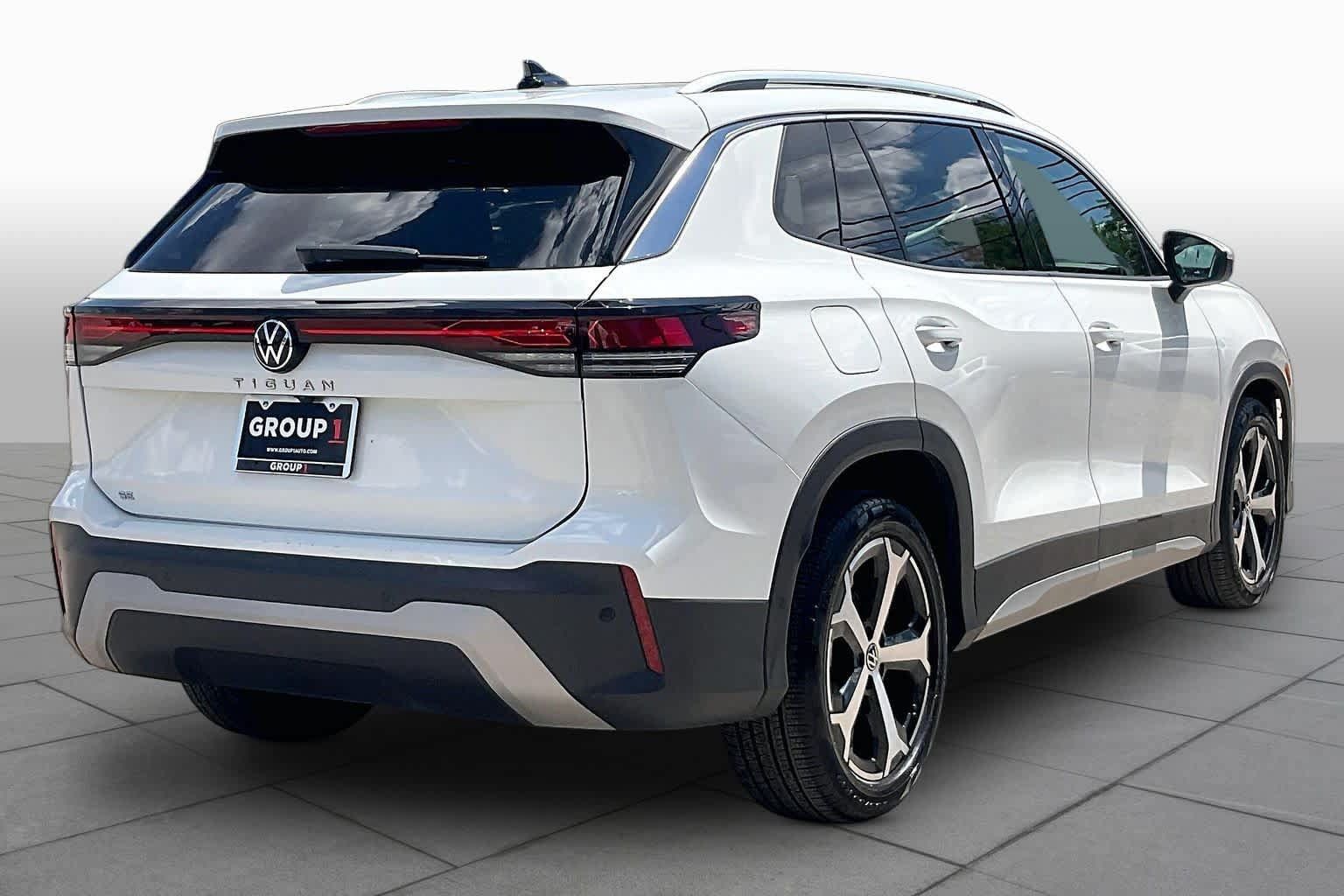 Used 2026 Volkswagen Tiguan SE FWD image 13