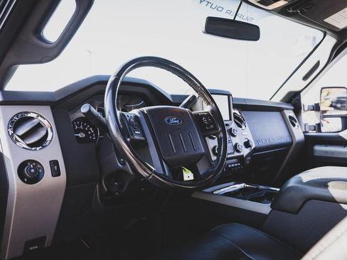 Used 2016 Ford F350 Lariat image 2