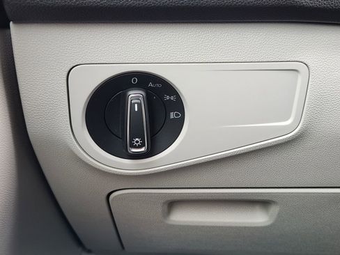 Used 2024 Volkswagen Tiguan SE image 23