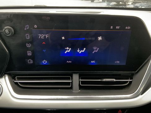 Used 2025 Chevrolet Trax LT w/ LT Convenience Package FWD image 38