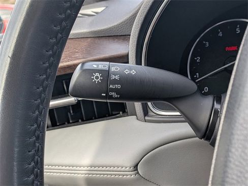 Used 2020 Toyota Avalon Limited image 31