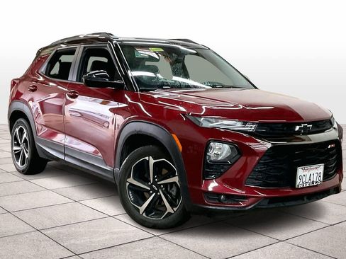 Used 2022 Chevrolet TrailBlazer RS w/ Sun and Liftgate Package image 2