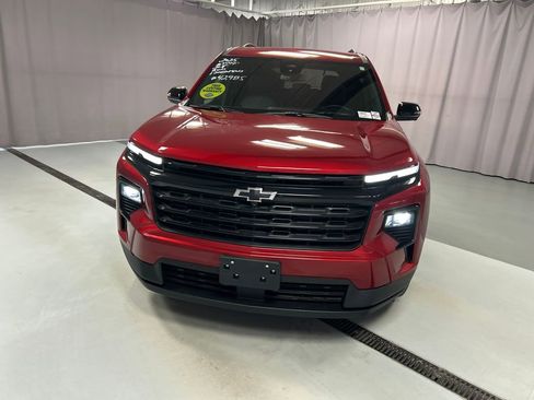Used 2025 Chevrolet Traverse LT w/ Enhanced Driving Package image 2