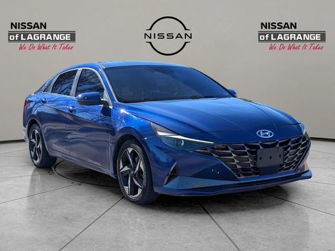Used 2021 Hyundai Elantra SEL w/ Convenience + Premium Package FWD image 3