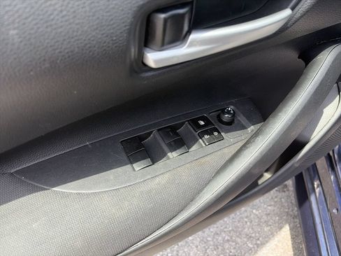 Used 2021 Toyota Corolla LE FWD image 19