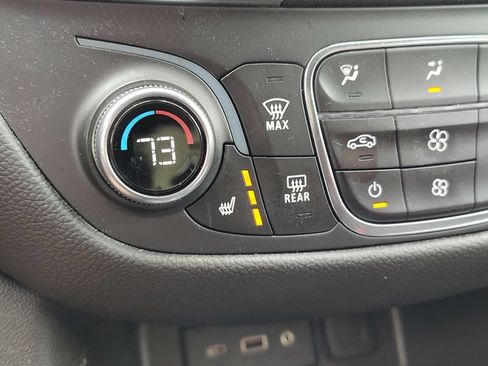 Used 2022 Chevrolet Equinox LT AWD/4WD image 17
