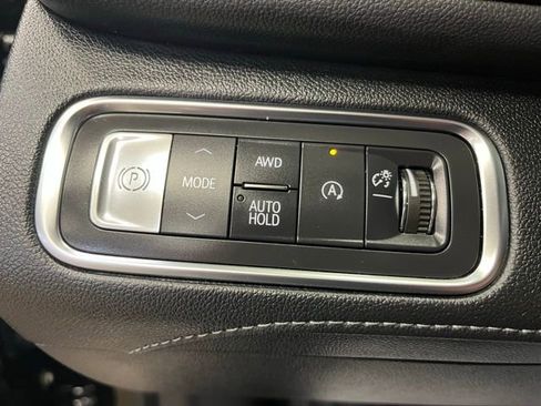 Used 2025 Buick Enclave Preferred image 14