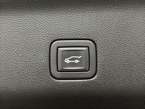 Used 2024 Chevrolet Tahoe Z71 image 22