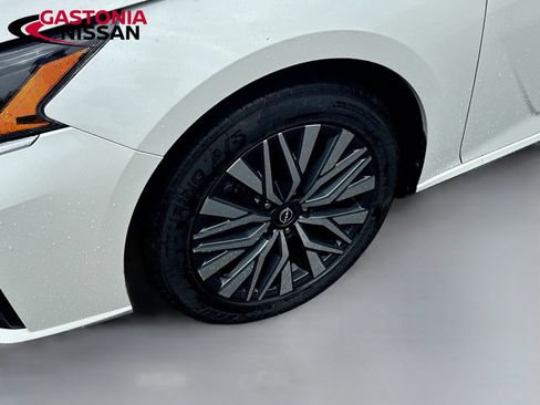 Used 2025 Nissan Altima 2.5 SV FWD image 37