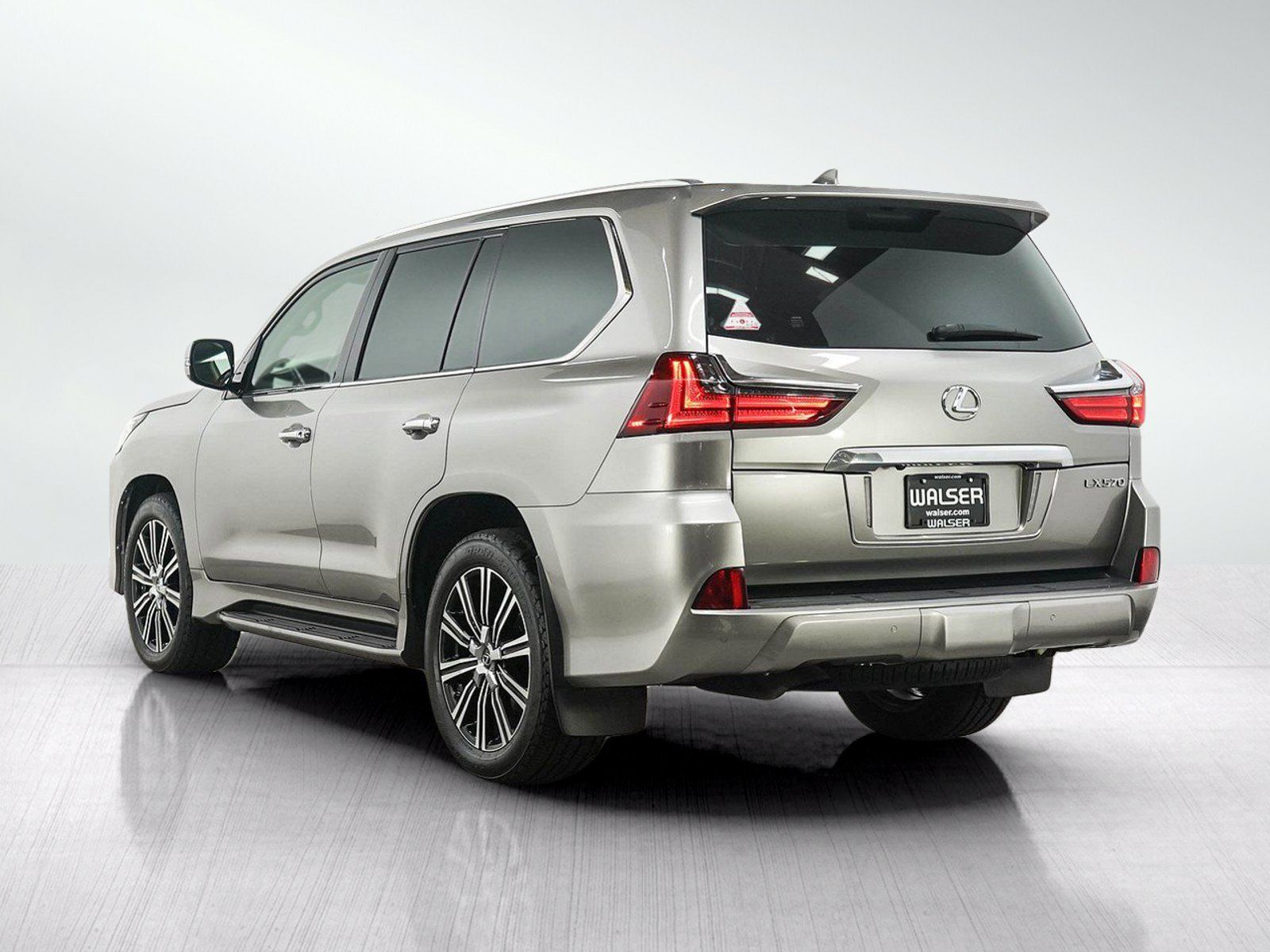 Used 2018 Lexus LX 570 4WD w/ Luxury Package image 4