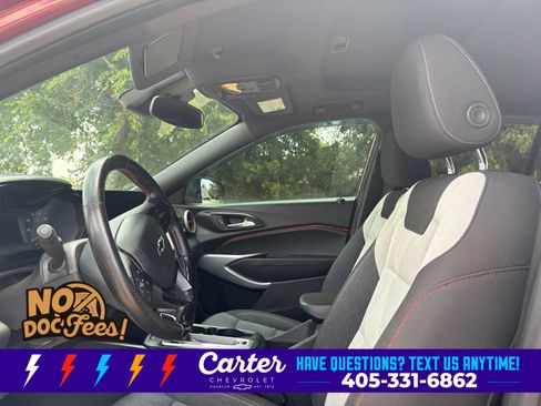 Used 2024 Chevrolet Trax RS w/ Sunroof Package FWD image 21