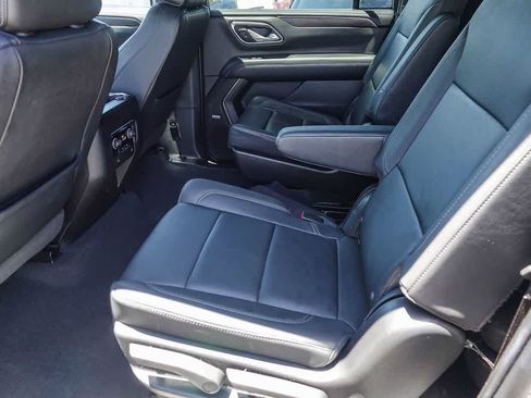 Used 2022 Chevrolet Suburban LT RWD image 17
