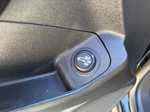 Certified 2024 GMC Terrain SLT w/ Infotainment Package II image 40