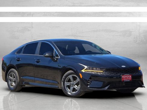 Used 2021 Kia K5 LX FWD image 2